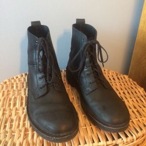 Men’s Clarks Chukka Boots- Size 7.5